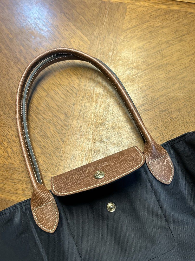 Longchamp Le Pliage Black (Category: Tote Bags) located in Quezon City. Submitted by luxurybyluci (Listing ID 1458501357, Image 3). Description: Longchamp Le Pliage Black Medium 7,000 with sling with inclusion authentic .