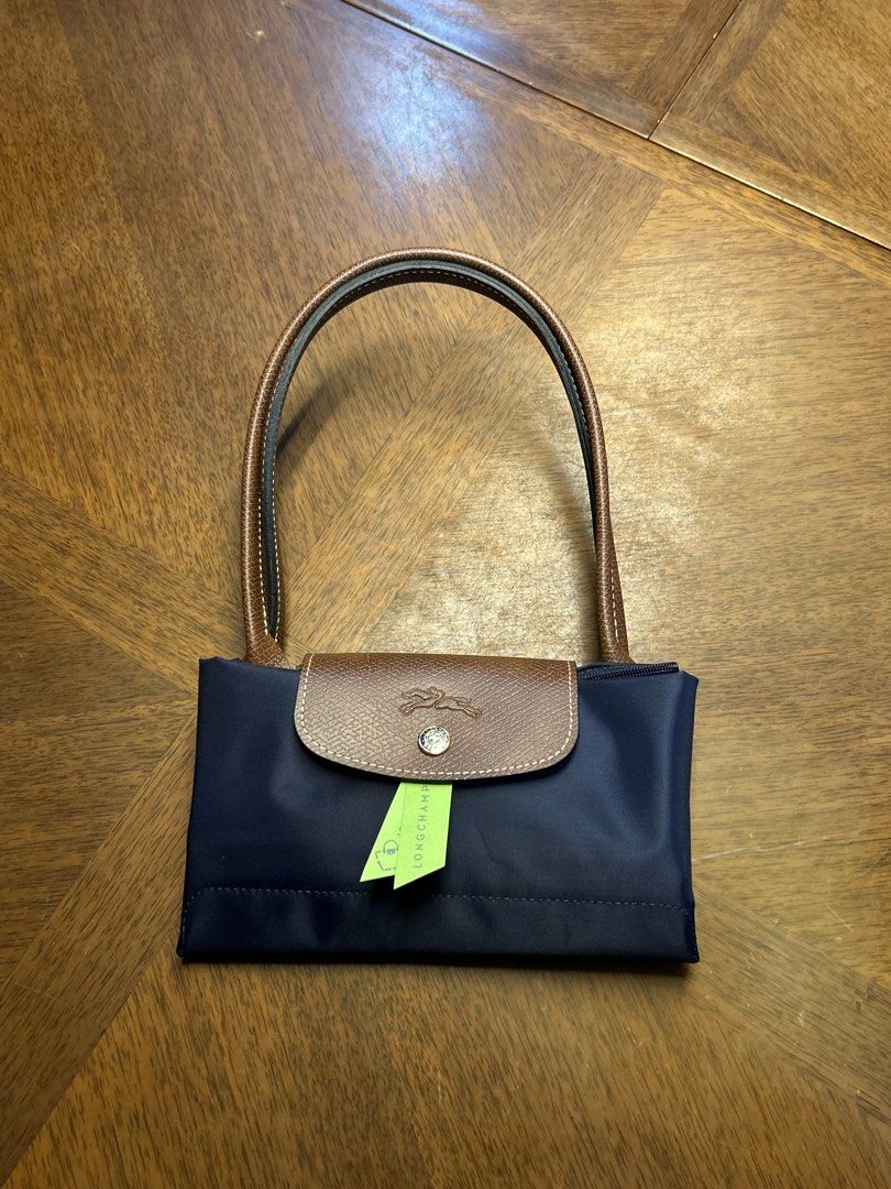 Longchamp Le Pliage Navy (Category: Tote Bags) located in Quezon City. Submitted by luxurybyluci (Listing ID 1458501701, Image 1). Description: Longchamp Le Pliage Navy Medium 7,000 with sling with inclusion authentic .