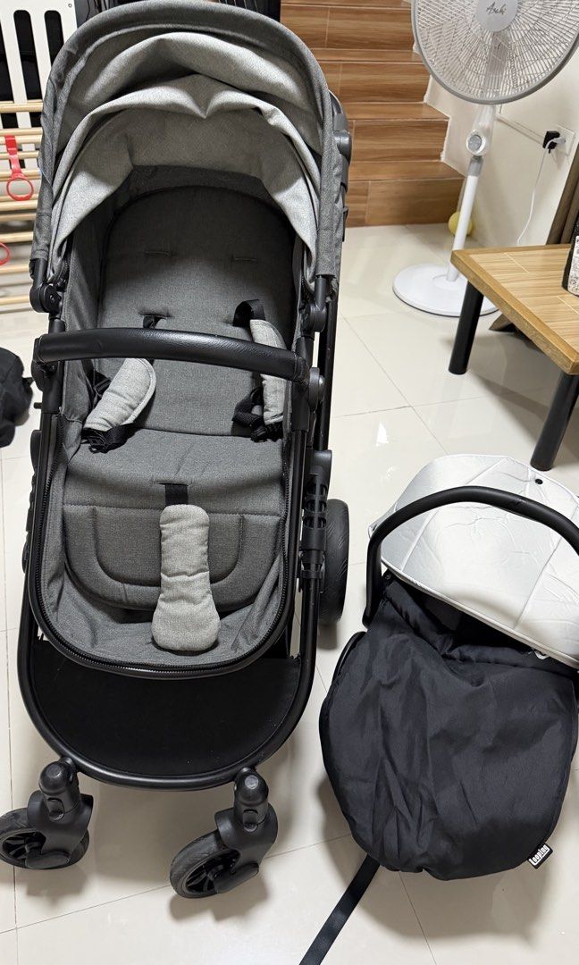 Looping Sydney Stroller with car seat (Category: Strollers) located in Manila. Submitted by freeeagle_40528b (Listing ID 1458537613, Image 1). Description: Orig price: 26,999 Bought at Baby Fair for 21k Comes with box Reason for selling: Rarely used; baby preferred being carried. Used for two months only Features: 1. 2-in-1 Reversible Seat: Transforms from a lay-flat newborn bassinet to a reclinable toddler seat; faces parent or outward. 2. Smoot