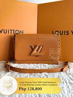 (Category: ) located in . Submitted by belles_lux_closet (Listing ID 1458527611, Image 1). Description: .