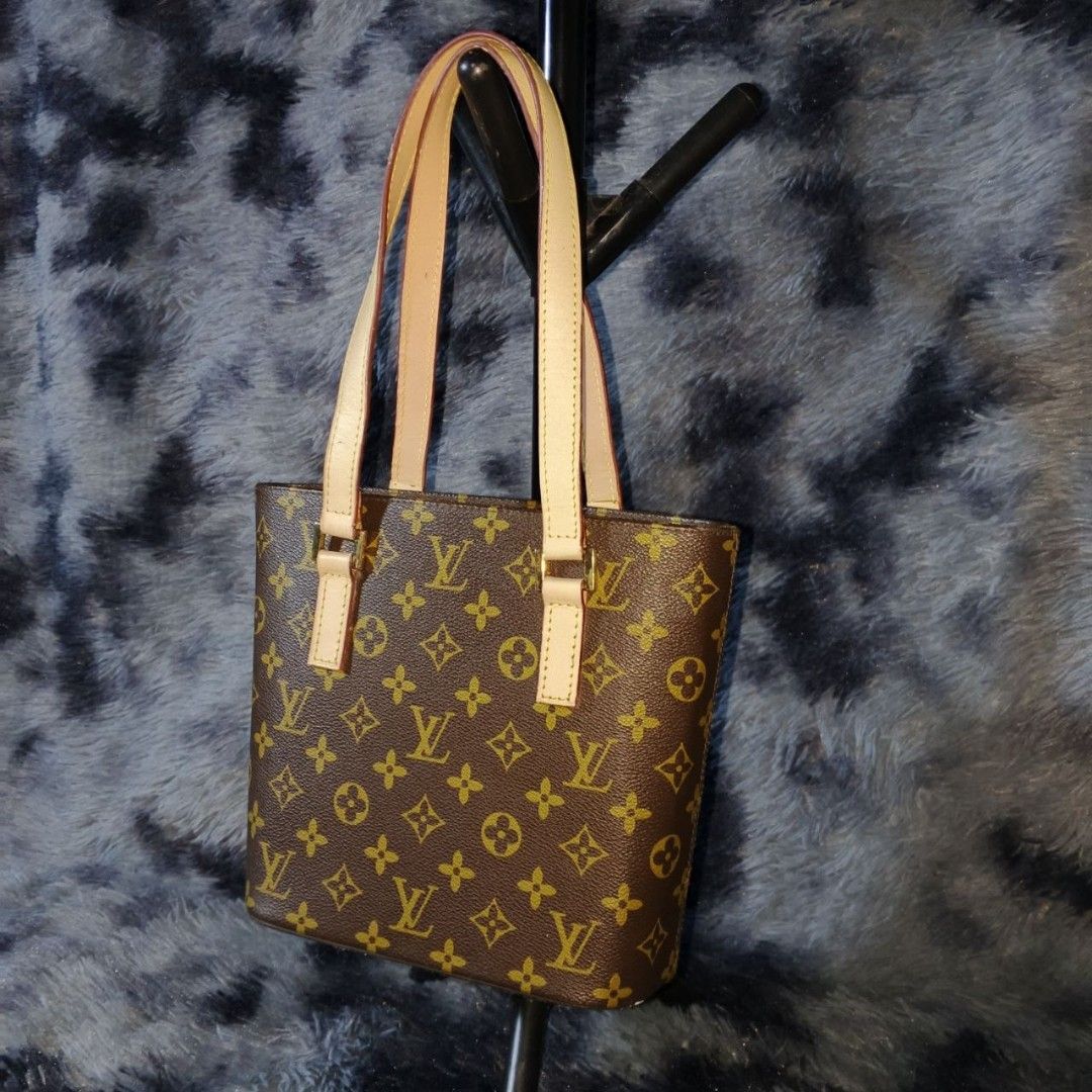 Louis Vuitton Monogram Vavin PM Hand Bag (Category: Luxury Bags & Wallets) located in Dagupan City. Submitted by finestthriftstuffph (Listing ID 1458597501, Image 2). Description: Code: M51172 Very Presentable Lightly Used Issue: None, removable White Spot need wipes Condition: 9.8/10 Color Rate: 9.8/10.