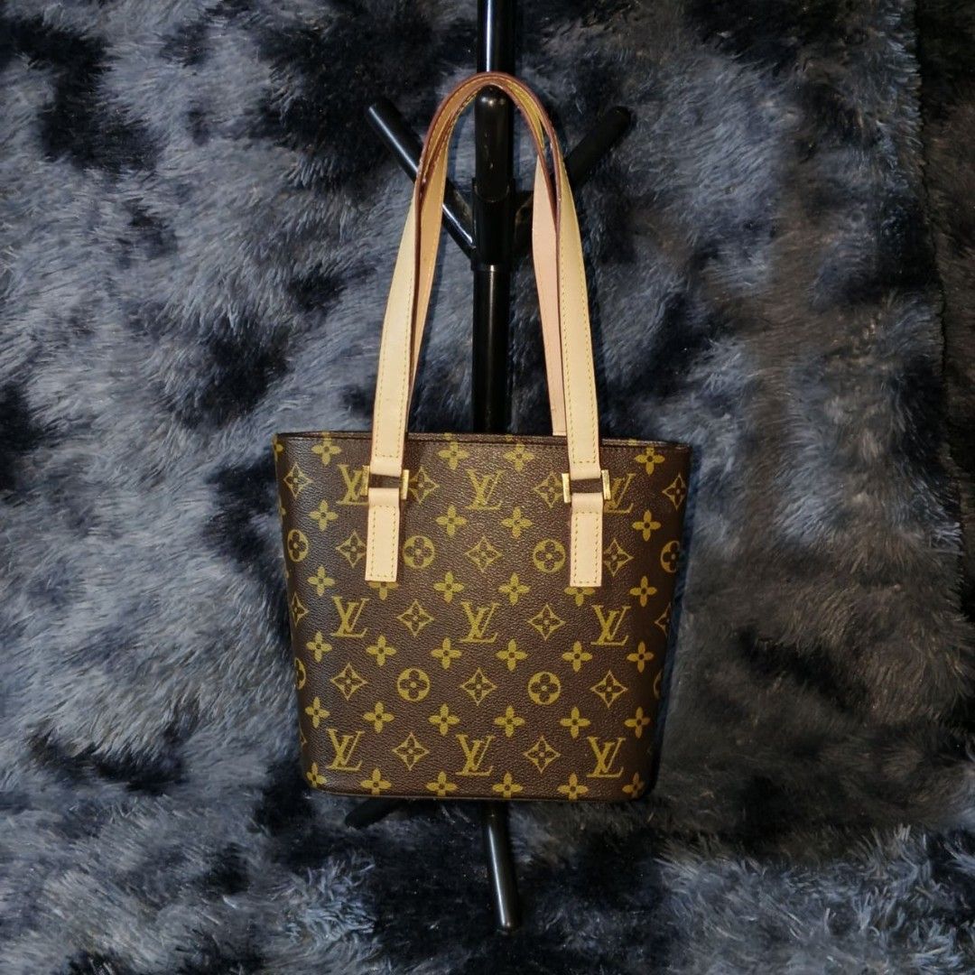 Louis Vuitton Monogram Vavin PM Hand Bag (Category: Luxury Bags & Wallets) located in Dagupan City. Submitted by finestthriftstuffph (Listing ID 1458597501, Image 1). Description: Code: M51172 Very Presentable Lightly Used Issue: None, removable White Spot need wipes Condition: 9.8/10 Color Rate: 9.8/10.