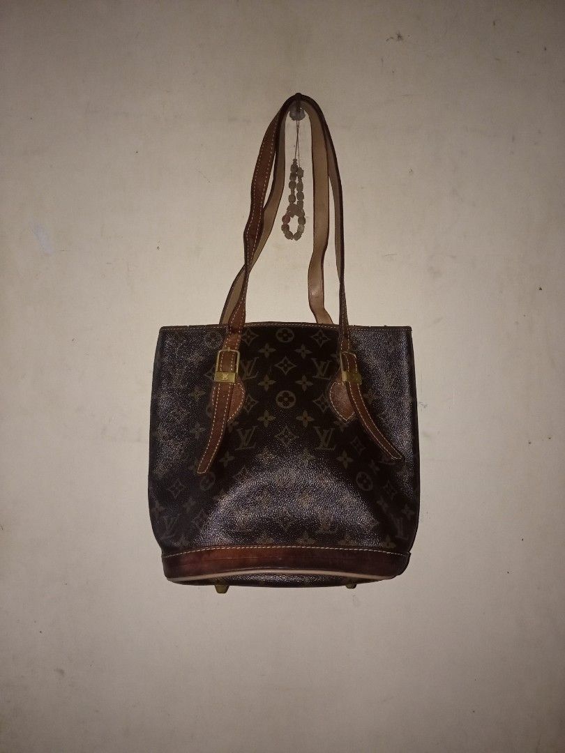 Louis vuitton petit bucket bag (Category: Luxury Bags & Wallets) located in Manila. Submitted by kenny200024 (Listing ID 1458565745, Image 1). Description: Louis vuitton petit bucket bag - have flaws / issue - sign of usage - DM will send you detail pics.
