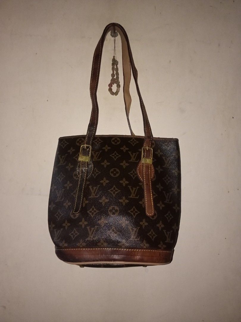 Louis vuitton petit bucket bag (Category: Luxury Bags & Wallets) located in Manila. Submitted by kenny200024 (Listing ID 1458565745, Image 2). Description: Louis vuitton petit bucket bag - have flaws / issue - sign of usage - DM will send you detail pics.