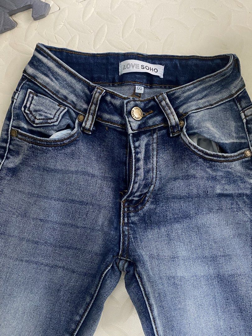 Low Waist Flared jeans (Category: Jeans) located in Manila. Submitted by multivers.closet (Listing ID 1458570793, Image 3). Description: Love SOHO Flared Jeans W: 22-25 Stretchable Length: 40 Low waist.