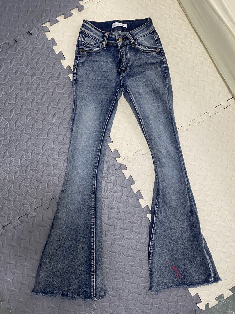 Low Waist Flared jeans (Category: Jeans) located in Manila. Submitted by multivers.closet (Listing ID 1458570793, Image 2). Description: Love SOHO Flared Jeans W: 22-25 Stretchable Length: 40 Low waist.