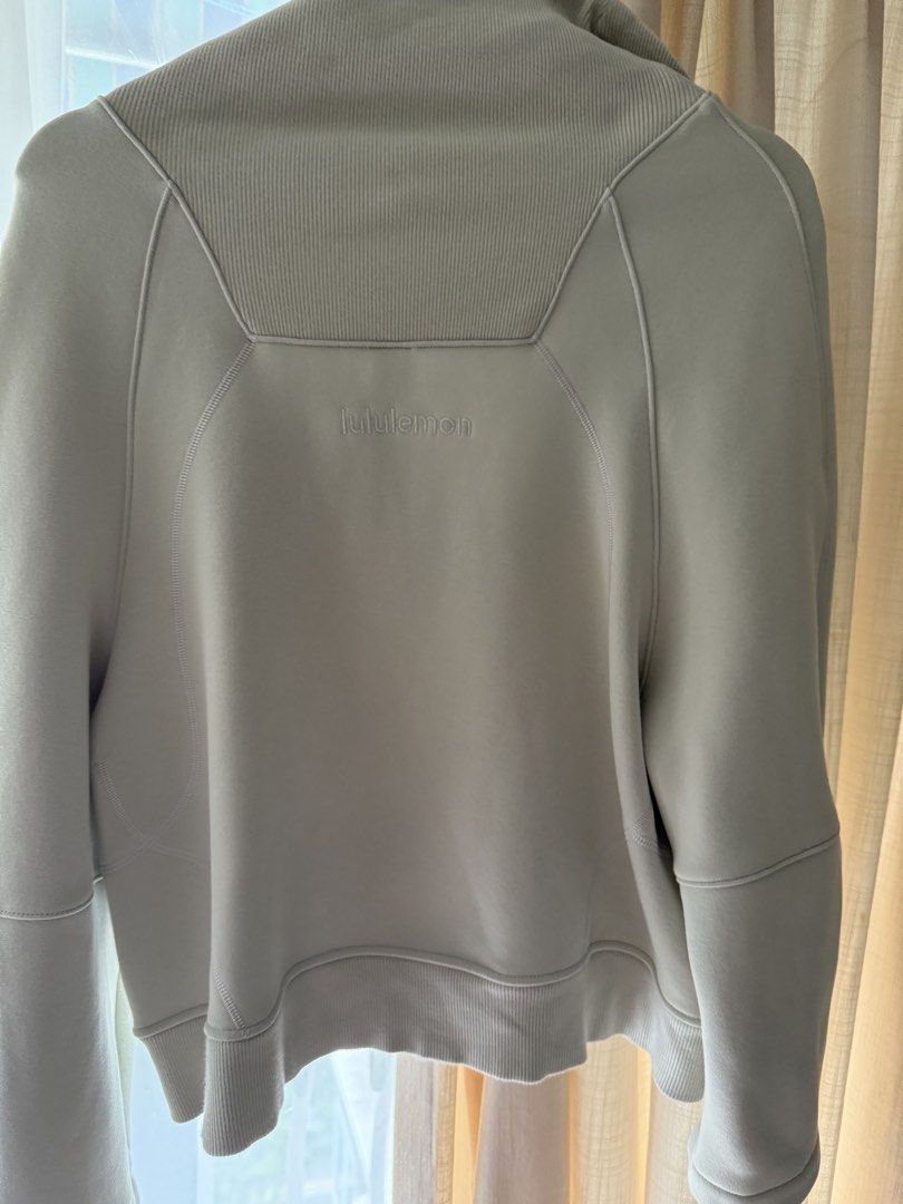 Lululemon （分類：運動服裝）位於 Hong Kong。 由 hotsunday 提交（商品編號 1458526100，圖片 3）。簡介： Hey there! Check out this super cute and stylish half sip scuba jacket。