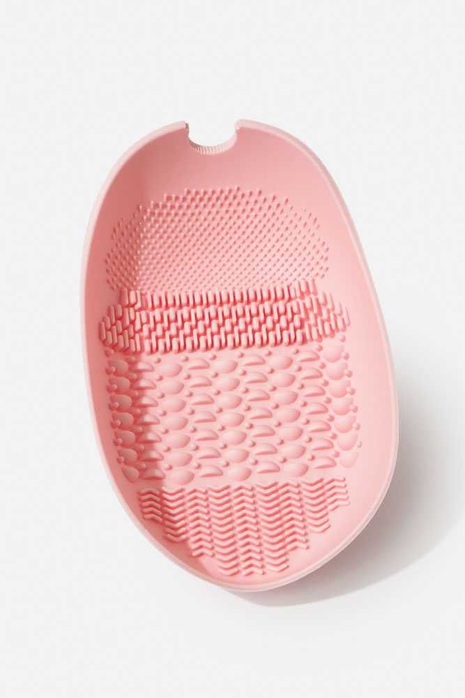 Makeup Brush Cleaning Bowl (Category: Makeup) located in Quezon City. Submitted by shopgood_mnl (Listing ID 1458556241, Image 2). Description: .