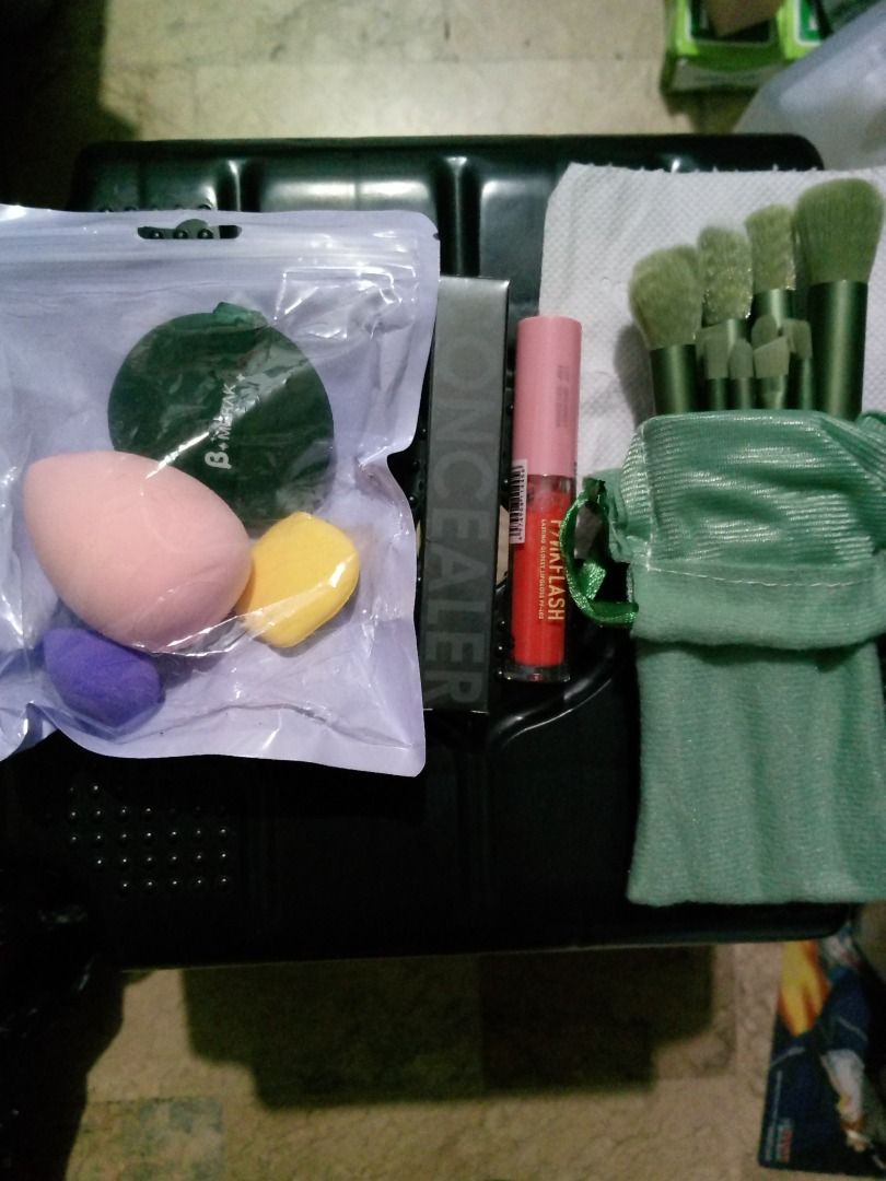 Makeup brush beauty blender powder puff sponge lipgloss concealer set bundle (Category: Makeup) located in Manila. Submitted by spiritfire001 (Listing ID 1458499659, Image 1). Description: Brand new lahat never been used, sobra ng bili, two sets available, pwede pangregalo or giveaway Per set includes: -4pc sponge set -13pcs brush set -1pc focallure concealer (available #01, #02, #04 pili kayo) -1pc pinkflash lipgloss Payment first thru Gcash Shi