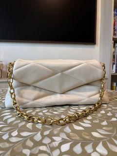 (Category: ) located in . Submitted by lahlahluxe (Listing ID 1458572618, Image 1). Description: .