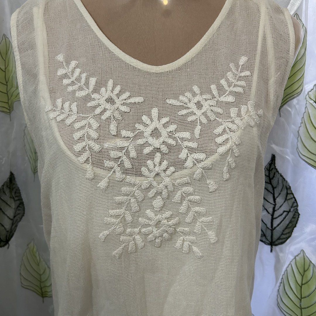 Mango Sleeveless Blouse (Category: Blouses) located in San Pedro. Submitted by clothesyph (Listing ID 1458640212, Image 3). Description: ⊹ preloved — in good condition ⊹ size: fits medium to large check out my listings for more items! ▫️payment: gcash / bank transfer ▫️delivery: j&t / lalamove (can ship from bgc or san pedro, laguna).