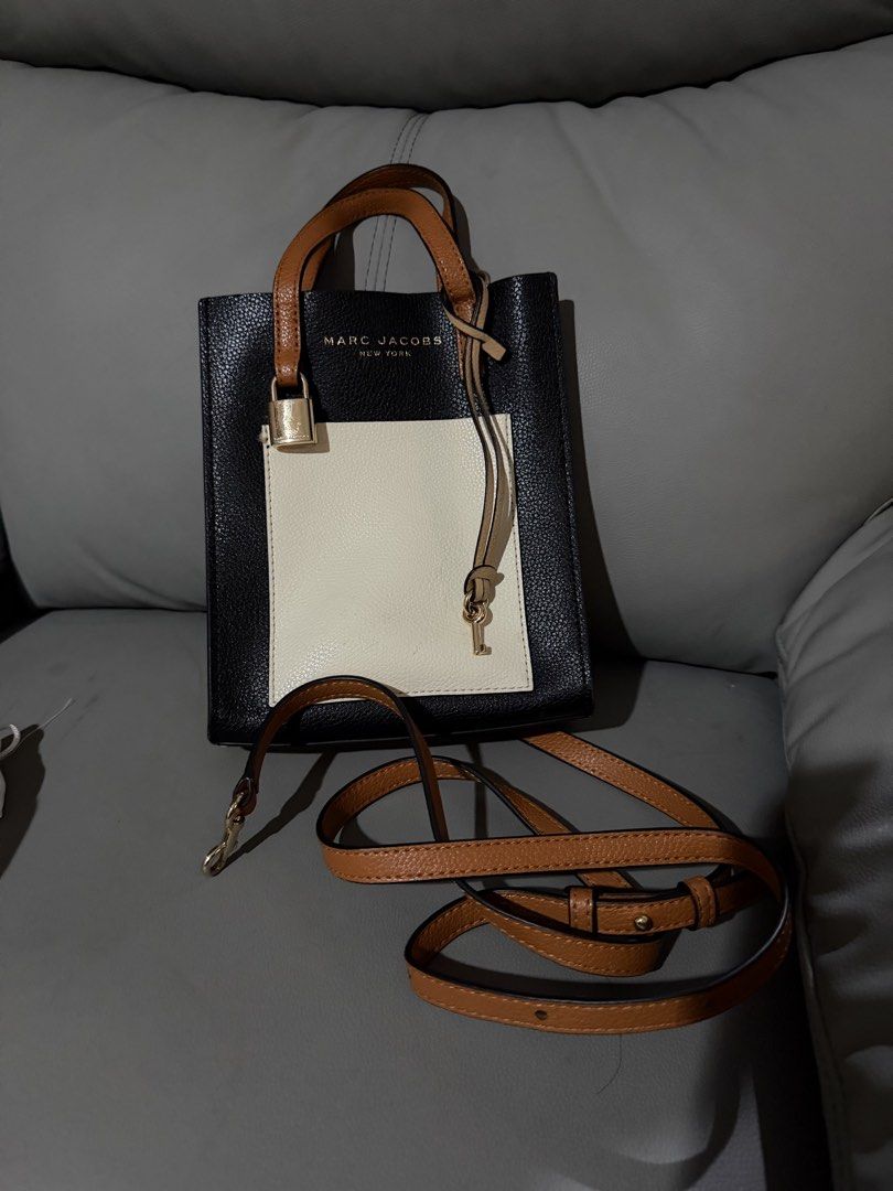 Marc Nacobs Micro Tote (Category: Tote Bags) located in Bulacan. Submitted by adethangeles (Listing ID 1458562461, Image 1). Description: For sale only Complete with care card and tag.
