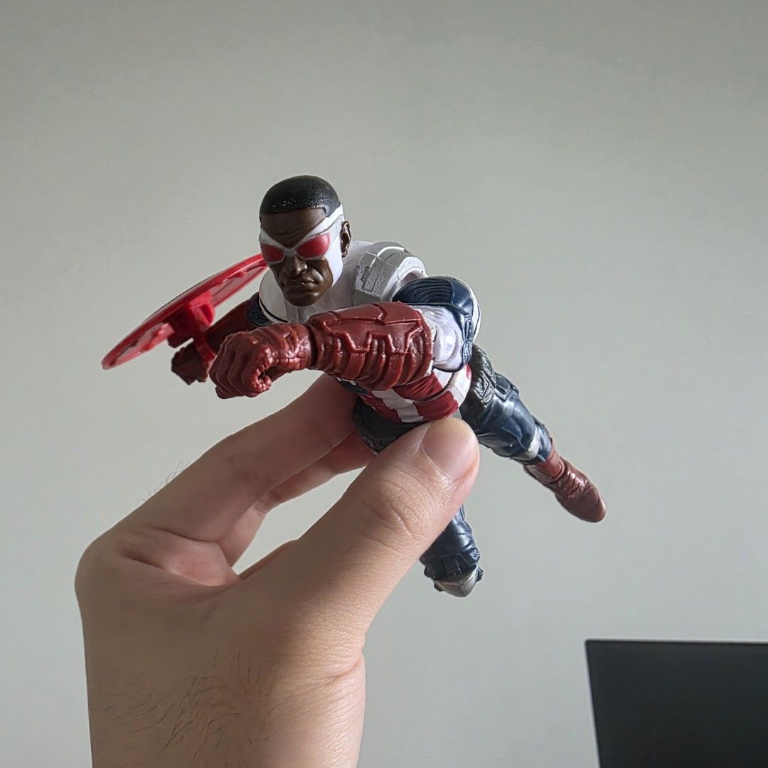 Marvel Legends Sam Wilson Captain America (Category: Figurines & Statues) located in Quezon City. Submitted by malasmurdock27 (Listing ID 1458509258, Image 3). Description: - WYSIWYG. - Minor paint scruff on head, abdomen, and shield MOP: GCASH OR CASH (THROUGH COURIER) MOD: LALAMOVE OR GRAB EXPRESS LOC: QUEZON CITY NO MEETUPS!!! .