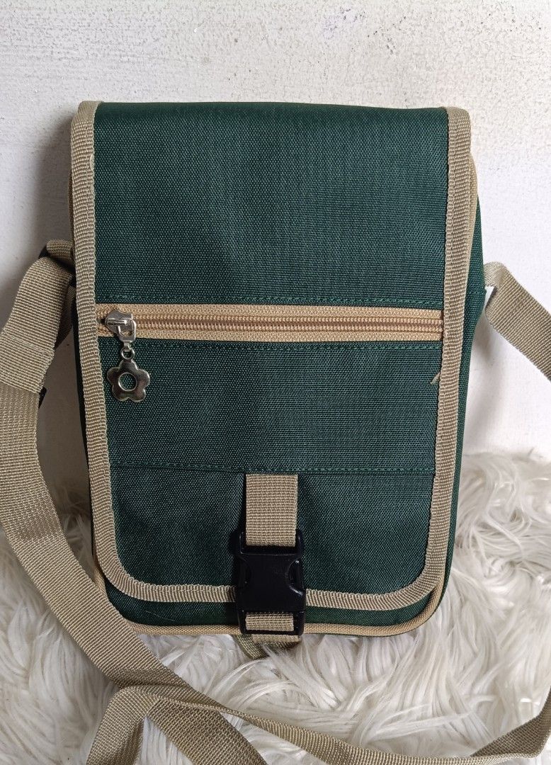 Men's Sling Bag (Category: Sling Bags) located in Davao. Submitted by roxy0404 (Listing ID 1458641897, Image 1). Description: ukay source like new size length 6.5 inches height 9.5 inches width. 2.2 inches.