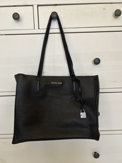(Category: ) located in . Submitted by melpreloved1 (Listing ID 1458576397, Image 1). Description: .