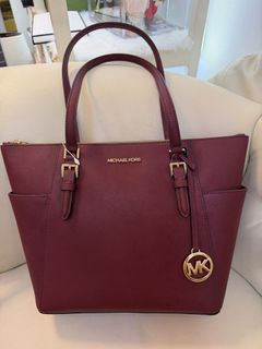 (Category: ) located in . Submitted by purgingmycloset888 (Listing ID 1458617282, Image 1). Description: .