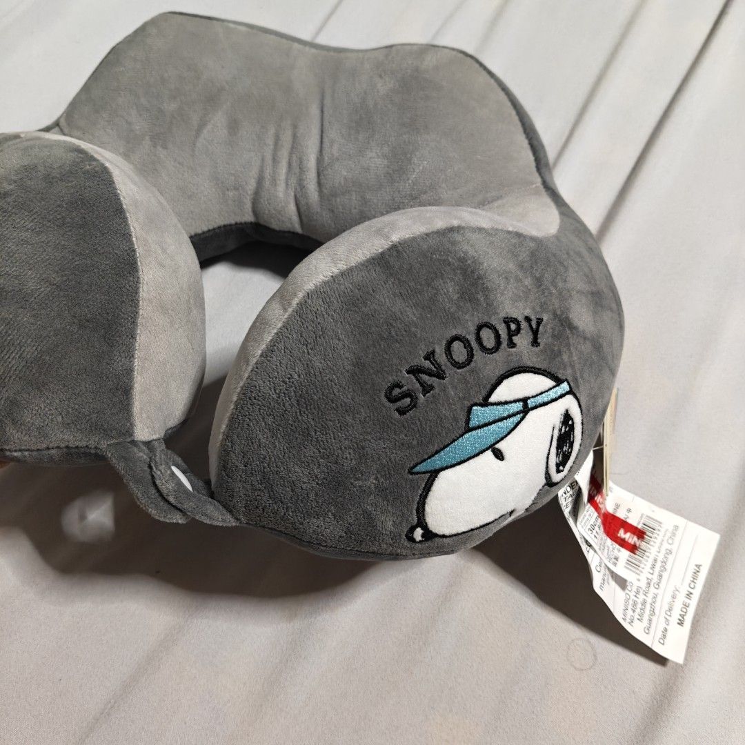 Miniso Travel Neck Pillow with button lock (Category: Travel Essentials & Accessories) located in Santa Rosa. Submitted by fordahunt (Listing ID 1458632894, Image 1). Description: .