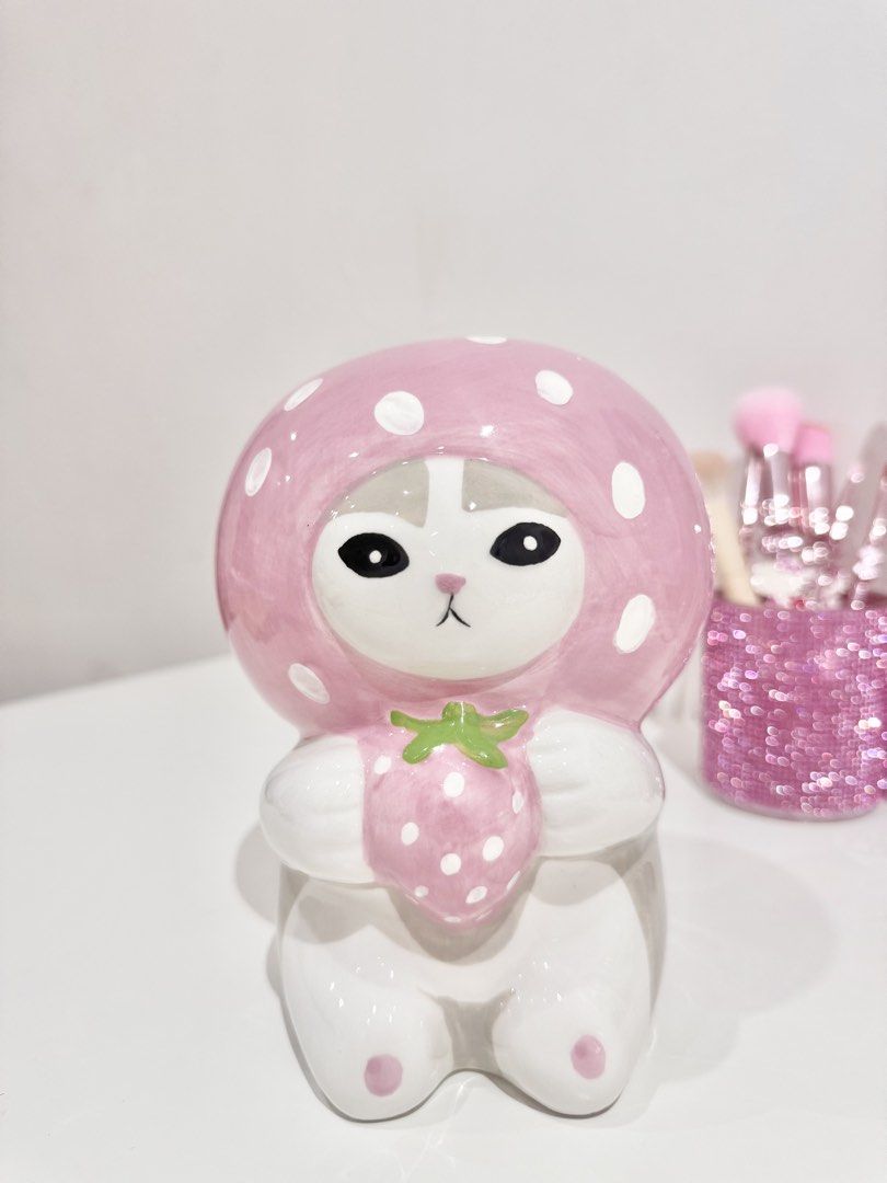 Mofusand Strawberry in Pink Ceramic Display (Category: Designer & Blind Box Toys) located in Manila. Submitted by strawberrymelo (Listing ID 1458665016, Image 1). Description: .