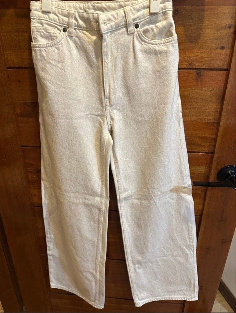 Monki Cream Wide Leg Jeans (Category: Jeans) located in Mandaluyong City. Submitted by mini.declutter (Listing ID 1458520311, Image 1). Description: - Cream colored wide leg jeans - High waisted fit - Classic five pocket styling - Button and zip closure - Perfect staple piece for any wardrobe - Easy to dress up or down.