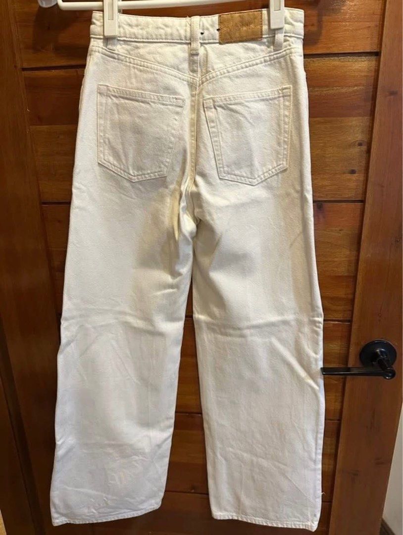 Monki Cream Wide Leg Jeans (Category: Jeans) located in Mandaluyong City. Submitted by mini.declutter (Listing ID 1458520311, Image 2). Description: - Cream colored wide leg jeans - High waisted fit - Classic five pocket styling - Button and zip closure - Perfect staple piece for any wardrobe - Easy to dress up or down.