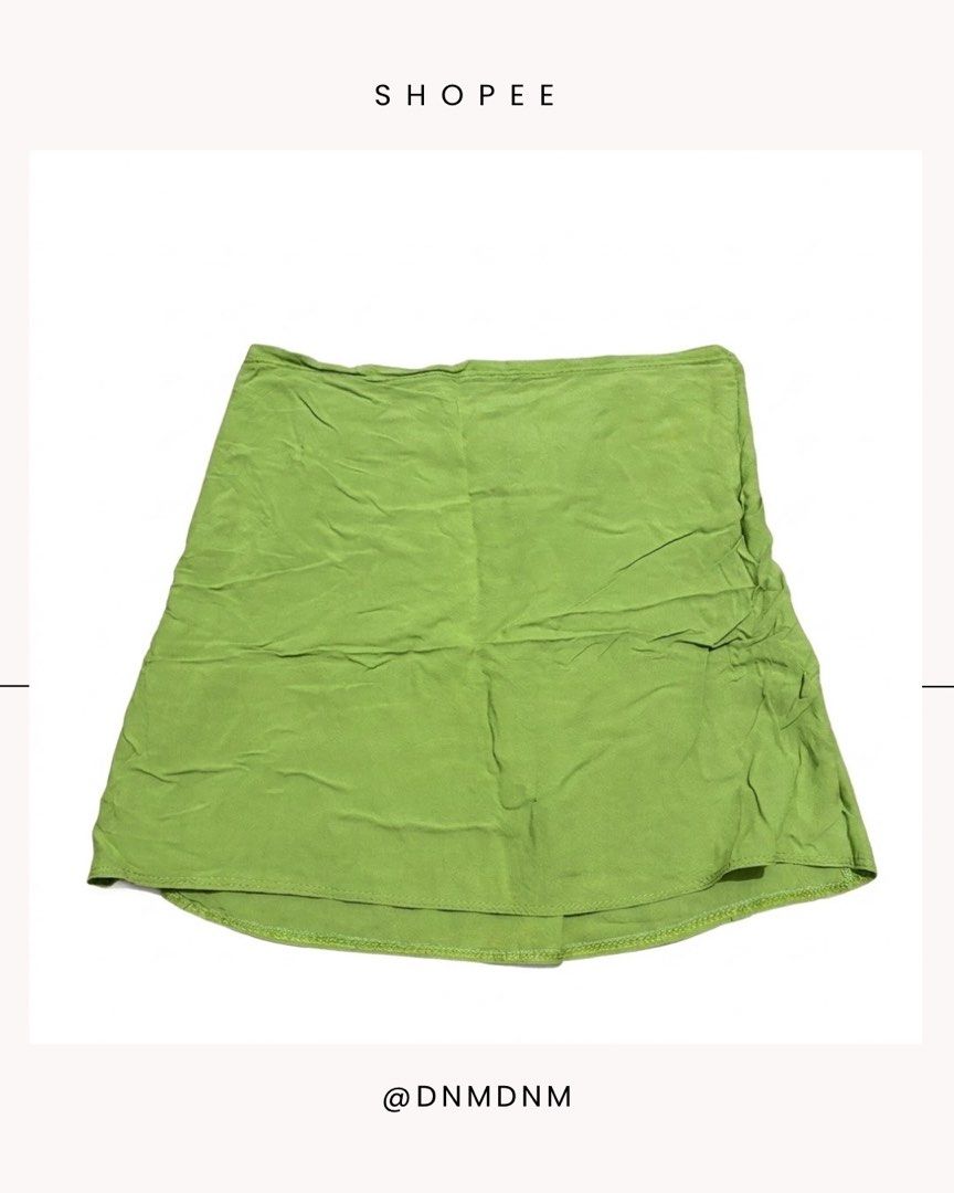 Neon Green Tube (Category: Others Tops) located in Manila. Submitted by dnmdnm (Listing ID 1458604931, Image 1). Description: - Cute green tube - Stretchy material - Versatile for casual or dressed-up outfits - Easy to pair with various tops Buyer to shoulder delivery fee.