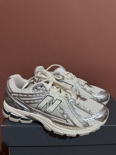 (Category: ) located in . Submitted by gwolfwardrobe (Listing ID 1458629676, Image 1). Description: .