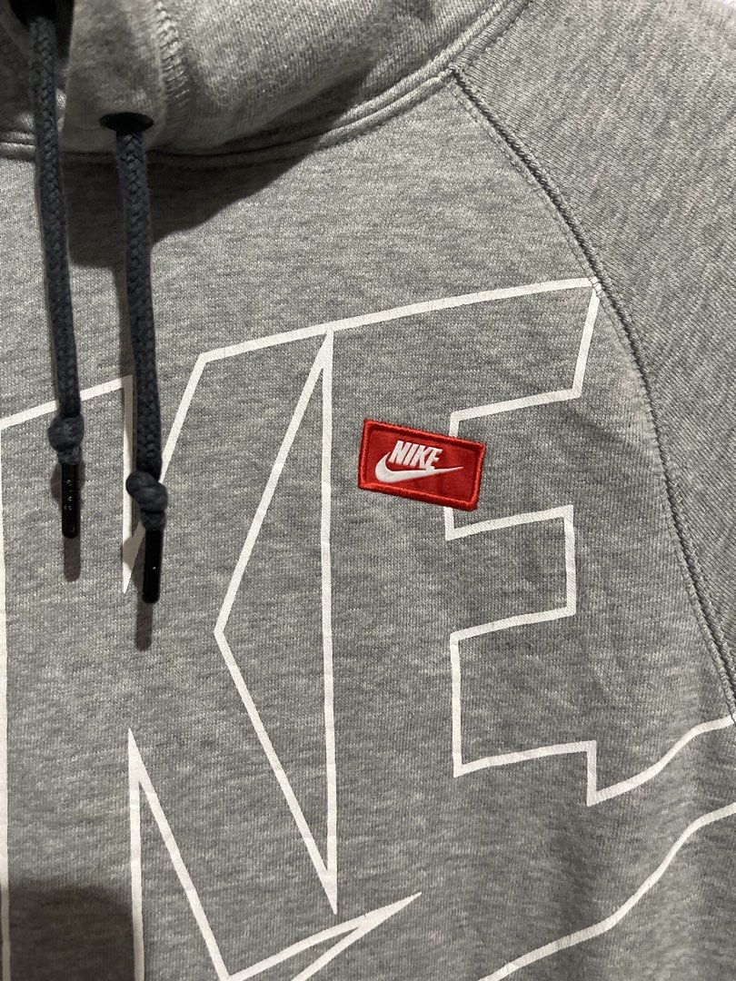Nike Big Logo Hoodie (Category: Hoodies) located in Angeles City. Submitted by andreiboughts (Listing ID 1458506151, Image 2). Description: Length: 25 Width: 18.5 Condition: 9.7/10 Color rate: 9.7/10 Issue (s): minor hairlines Complete Tags ✅ XS on tag.