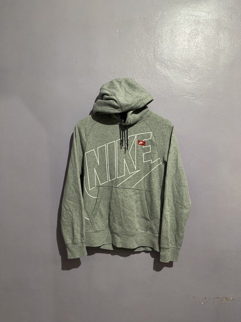 Nike Big Logo Hoodie (Category: Hoodies) located in Angeles City. Submitted by andreiboughts (Listing ID 1458506151, Image 1). Description: Length: 25 Width: 18.5 Condition: 9.7/10 Color rate: 9.7/10 Issue (s): minor hairlines Complete Tags ✅ XS on tag.