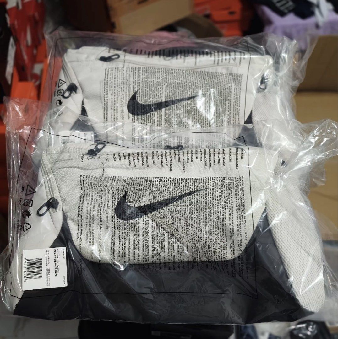 Nike Brasilia Training Duffel Bag (Extra Small, 24L) LOW (Category: Belt bags, Clutches and Pouches) located in Las Pinas. Submitted by itsabigailc (Listing ID 1458673557, Image 2). Description: selling low!! srp is 1895 perfect to use as a gym bag 100% authentic Nike rfs: duplicate order.