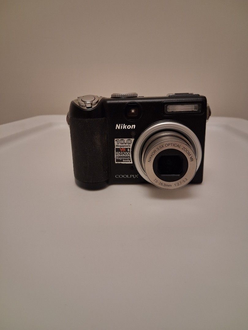 Nikon P5000 數碼相機 （分類：相機）位於 Hong Kong。 由 purchasing69600 提交（商品編號 1458542292，圖片 1）。簡介： Nikon P5000 數碼相機連盒。有埋電芯、充電器、USB線同埋 SD 卡。機身新淨 操作正常。影相好靚，送禮自用都得。有興趣就快啲聯絡我啦！。