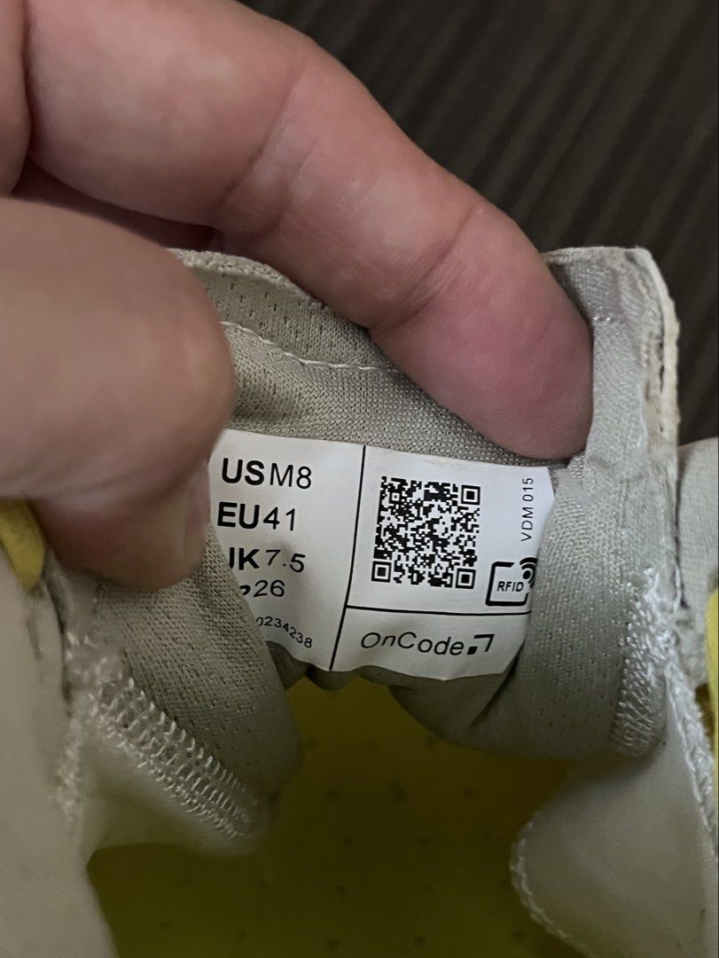 On Cloudrunner (Category: Sneakers) located in Las Pinas. Submitted by deepsouthe (Listing ID 1458599740, Image 2). Description: On Cloudrunner M8, 7.5uk,41eu, 26cm Bnw no box Php2,950 plus sf Las Pinas area.