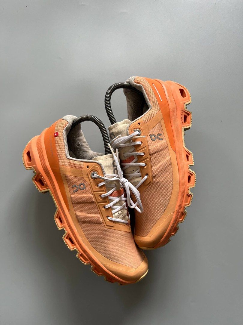 ONCLOUDVENTURE ORANGE COPPER (8US WMNS) (Category: Sneakers) located in Baguio. Submitted by grabUrPairs (Listing ID 1458660910, Image 3). Description: EXCELLENT SIGNS OF USAGE 8US WMNS / 39EU PAIR ONLY AUTHENTIC.