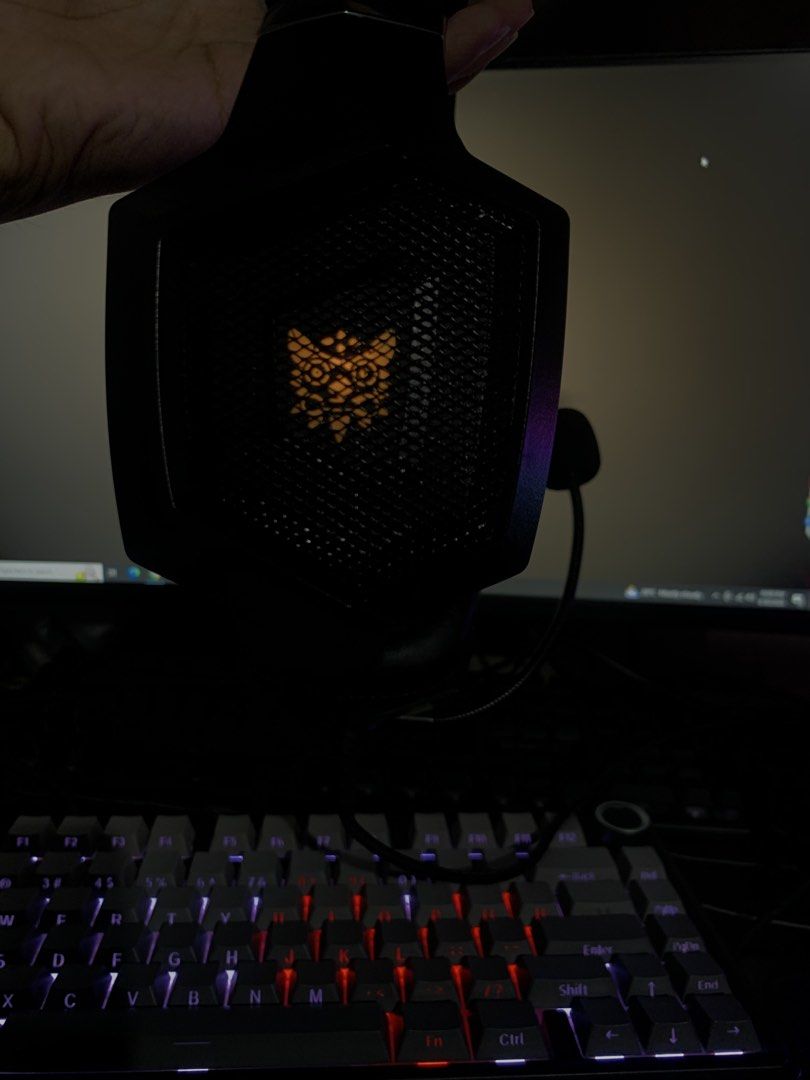 ONIKUMA Headphone for Gaming (Category: Headphones & Headsets) located in Manila. Submitted by minoo_25 (Listing ID 1458649599, Image 3). Description: FS!! Onikuma headphone for gaming, has flexible mic, adjustable volume etc. no issue, pm if youre interested:) negotiable. .