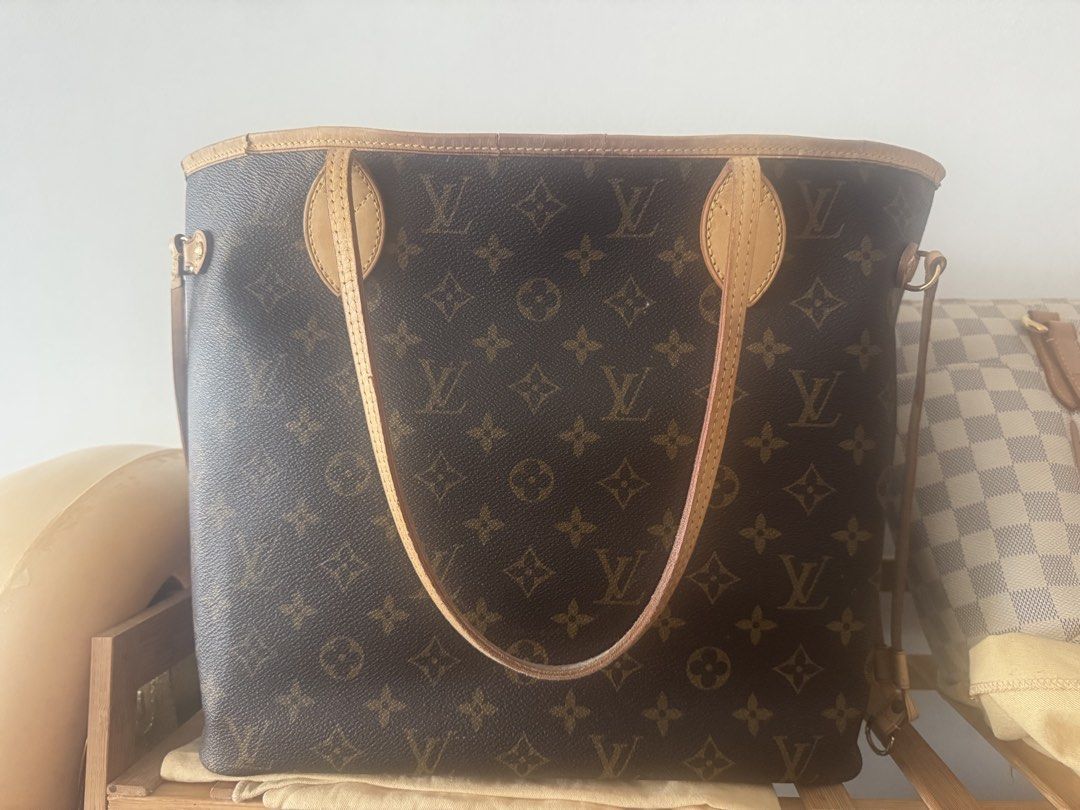 Original LV Neverfull MM size (Category: Luxury Bags & Wallets) located in Manila. Submitted by chelley11 (Listing ID 1458583424, Image 2). Description: Louis Vuitton Neverfull MM size Original vanchetta but with flaws (see condition in photos) With dustbag Free bag organizer Guaranteed authentic Bought in Osaka, Japan Meet ups at Robinsons Manila.