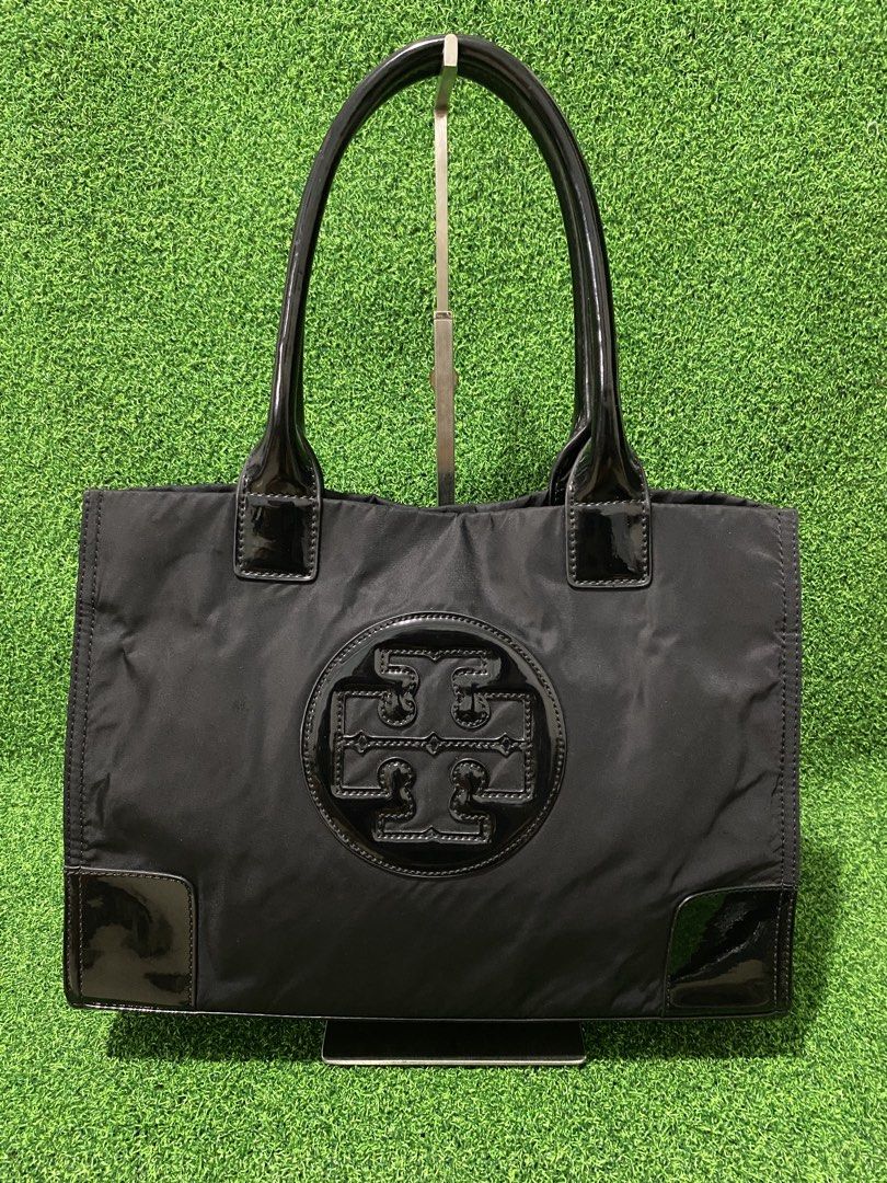 Tory Burch Ella (Category: Luxury Bags & Wallets) located in Naga. Submitted by taurusg (Listing ID 1458548640, Image 1). Description: Medium size issue rubber lining konti lang free twilly Not faded malinis ang loob No crackings .