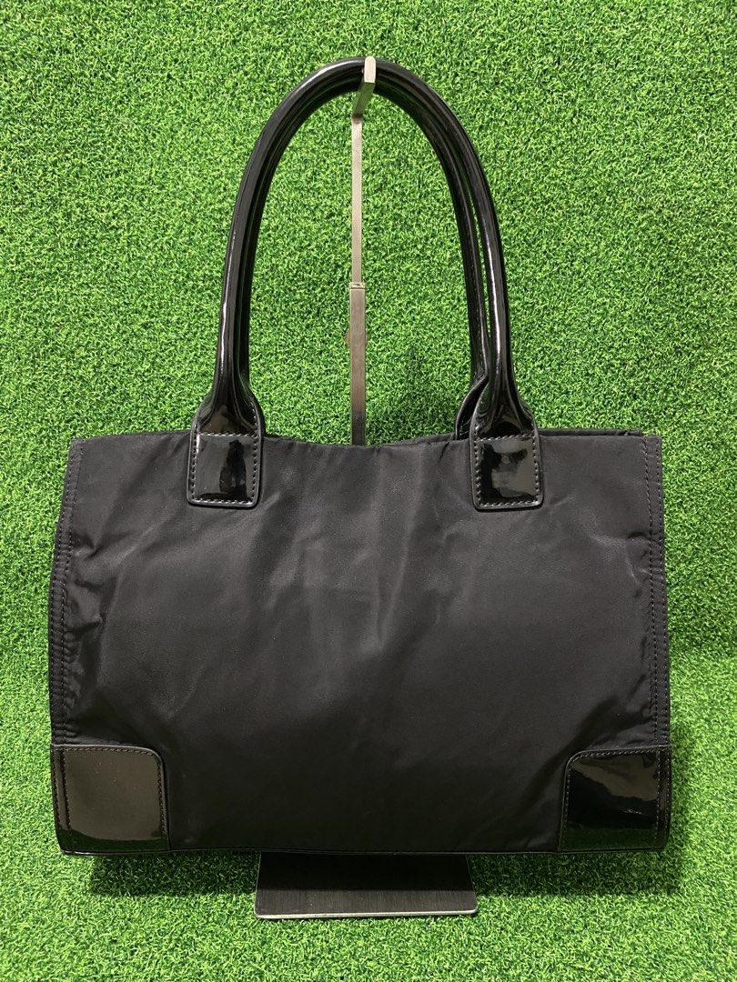 Tory Burch Ella (Category: Luxury Bags & Wallets) located in Naga. Submitted by taurusg (Listing ID 1458548640, Image 2). Description: Medium size issue rubber lining konti lang free twilly Not faded malinis ang loob No crackings .