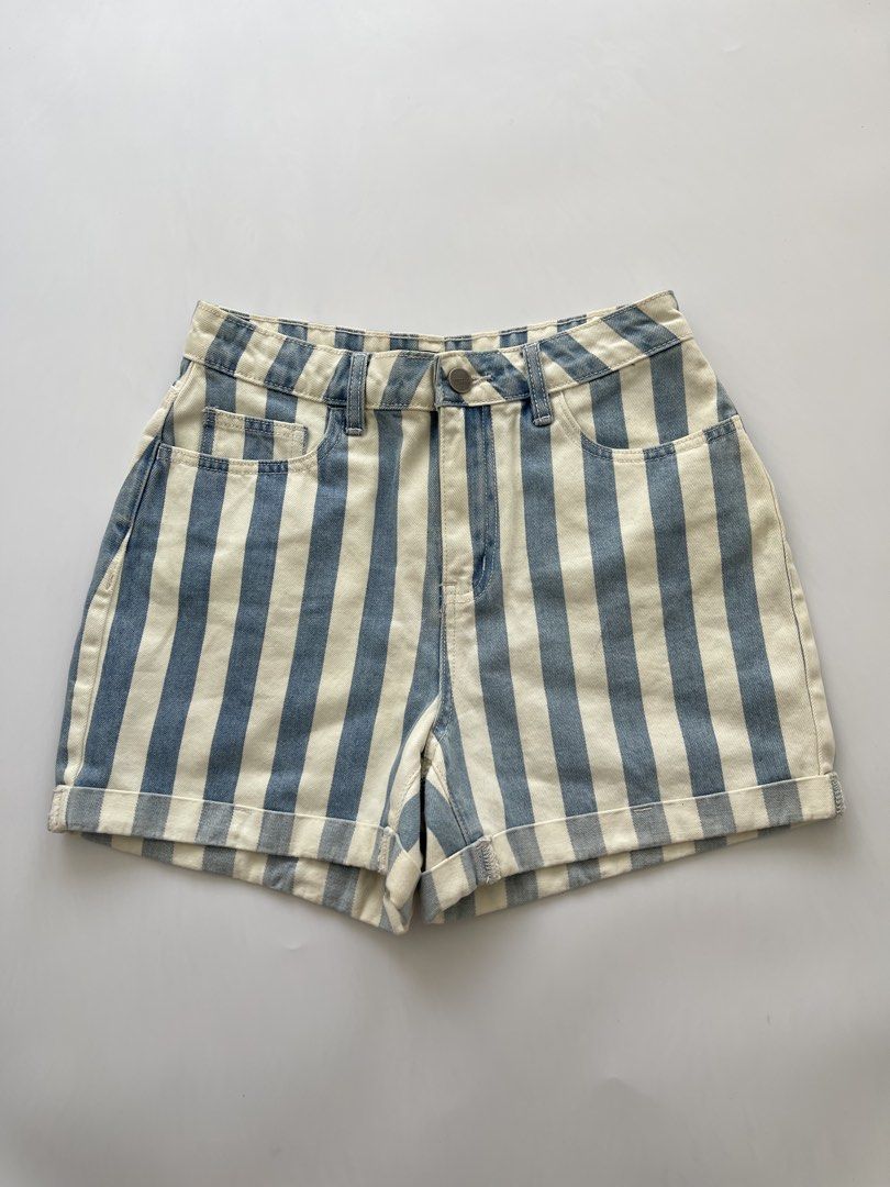 Penshoppe Striped Shorts (Category: Shorts) located in Bacolod City. Submitted by euniceclothing_coph (Listing ID 1458659382, Image 1). Description: Like new No flaws 25-26 Highwaist.