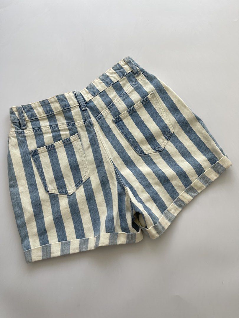 Penshoppe Striped Shorts (Category: Shorts) located in Bacolod City. Submitted by euniceclothing_coph (Listing ID 1458659382, Image 2). Description: Like new No flaws 25-26 Highwaist.