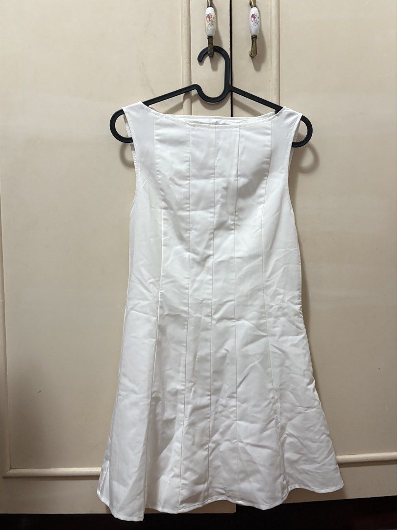 PEPPERMAYO Emelie Mini Dress - White (Category: Dresses) located in Las Pinas. Submitted by unicorn12119 (Listing ID 1458591290, Image 1). Description: - Brand: PEPPERMAYO - Style: White sleeveless mini dress -tried on only never got to use it - Original Price: $99.95 .