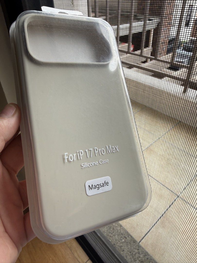 Phone case ( iphone 17 pro max) (Category: iPhone 17 Series) located in Manila. Submitted by ajaypiagv (Listing ID 1458665920, Image 1). Description: Rfs: extra .