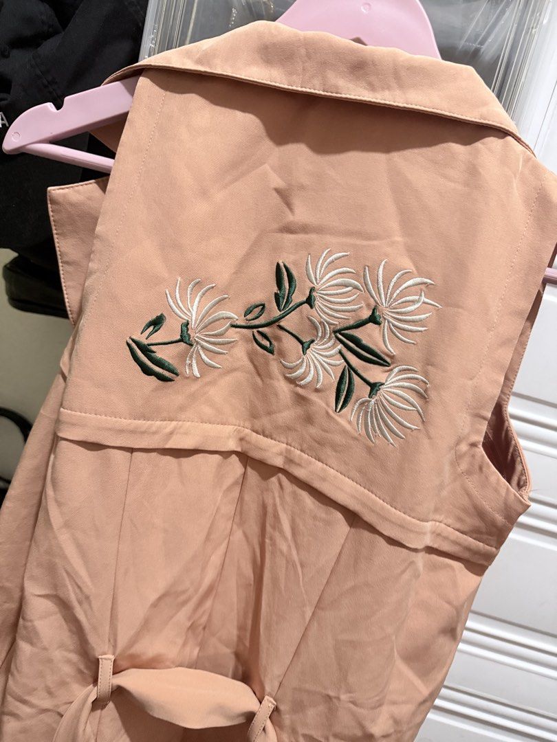 Plains & Print Long coat (Category: Coats, Jackets and Outerwear) located in Paranaque City. Submitted by debonair02 (Listing ID 1458505823, Image 2). Description: Plains & Print Long Coat Brand new with tag Size on tag: XS but can fit till medium PM SURE BUYER ONLY! .