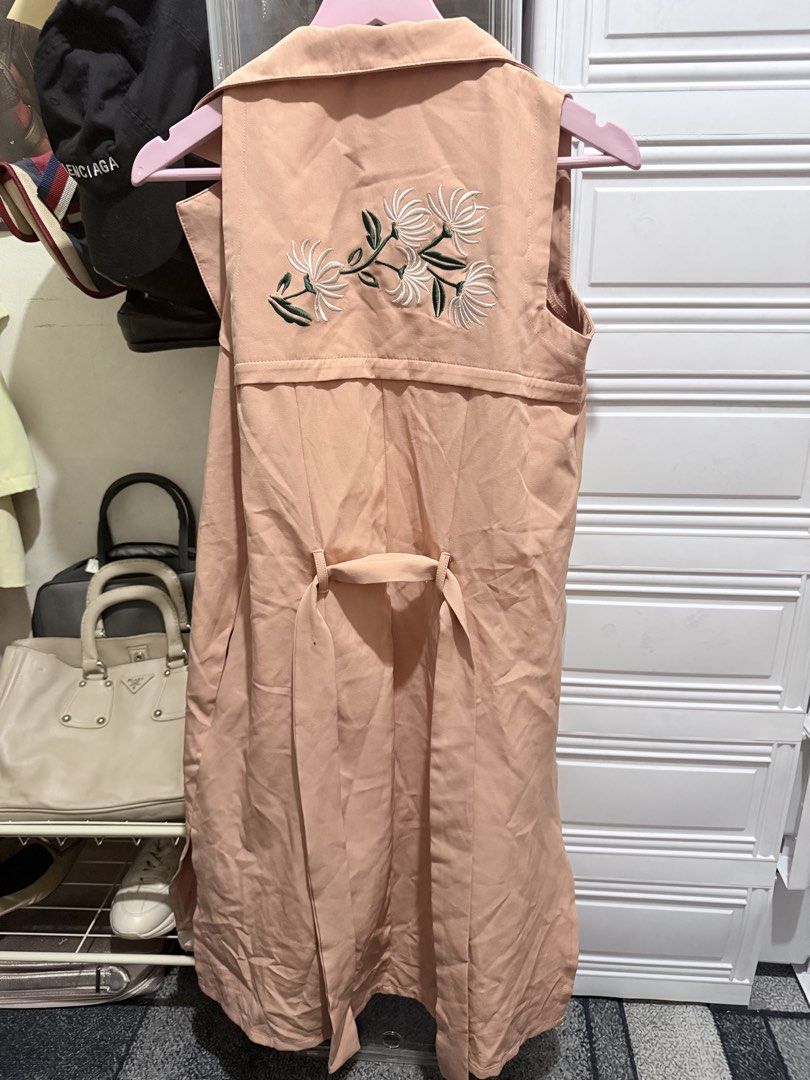 Plains & Print Long coat (Category: Coats, Jackets and Outerwear) located in Paranaque City. Submitted by debonair02 (Listing ID 1458505823, Image 3). Description: Plains & Print Long Coat Brand new with tag Size on tag: XS but can fit till medium PM SURE BUYER ONLY! .
