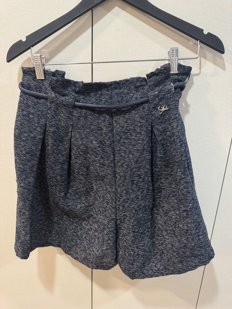 Plains & Prints Tweed HW Shorts (Medium) (Category: Shorts) located in Quezon City. Submitted by declutter_cts (Listing ID 1458577444, Image 3). Description: Shorts itself has no damage The belt is worn out, can be removed (see photos).