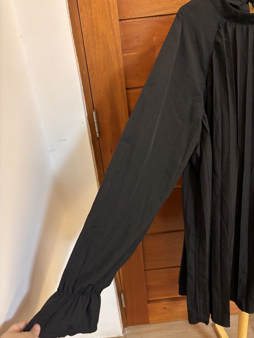 Plus size Shein Black Longsleeves Dress (Category: Dresses) located in Quezon City. Submitted by onlinebazaare (Listing ID 1458542243, Image 2). Description: - Brand: Shein Curve - Size: 1XL (fits like XXL/EU 44/UK 16/US 12) - Color: Black - Style: Longsleeves dress - Features: Pleated front, tie-back neck detail.