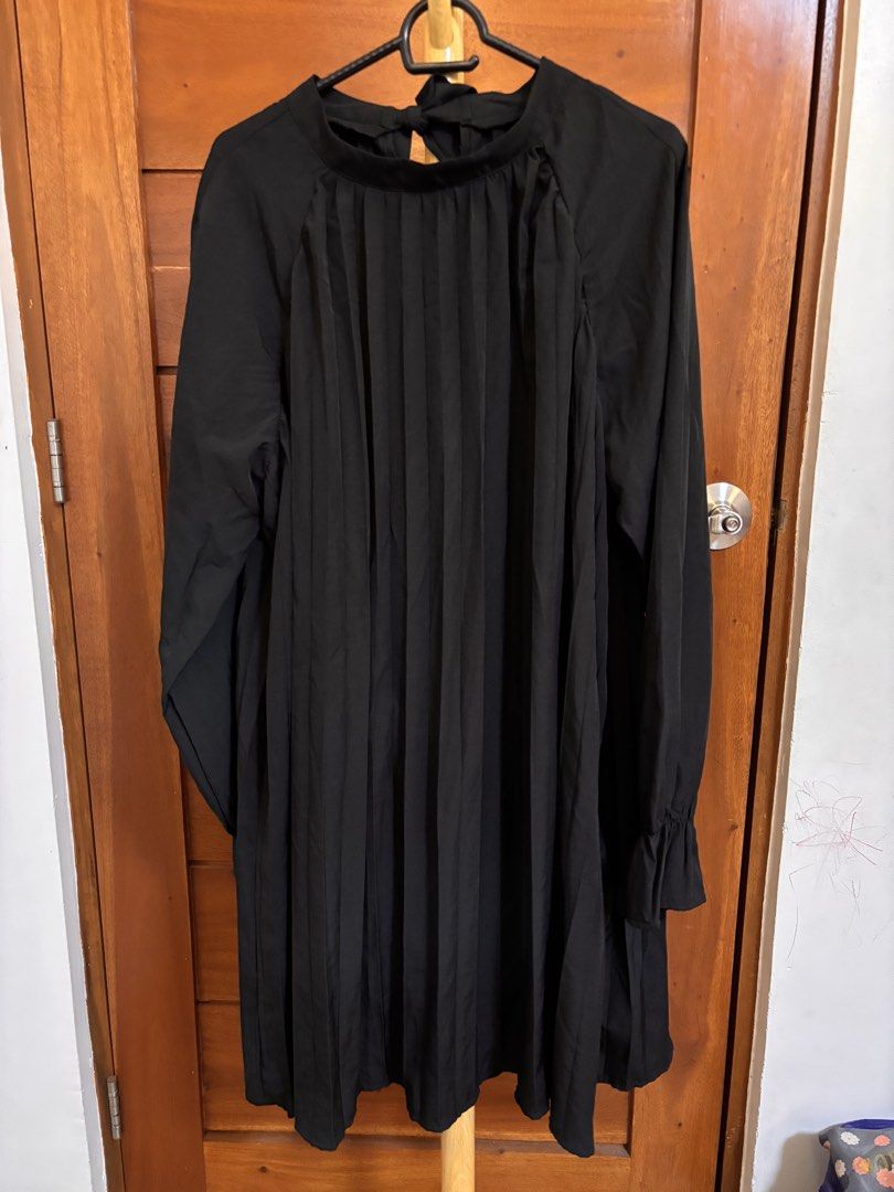 Plus size Shein Black Longsleeves Dress (Category: Dresses) located in Quezon City. Submitted by onlinebazaare (Listing ID 1458542243, Image 1). Description: - Brand: Shein Curve - Size: 1XL (fits like XXL/EU 44/UK 16/US 12) - Color: Black - Style: Longsleeves dress - Features: Pleated front, tie-back neck detail.