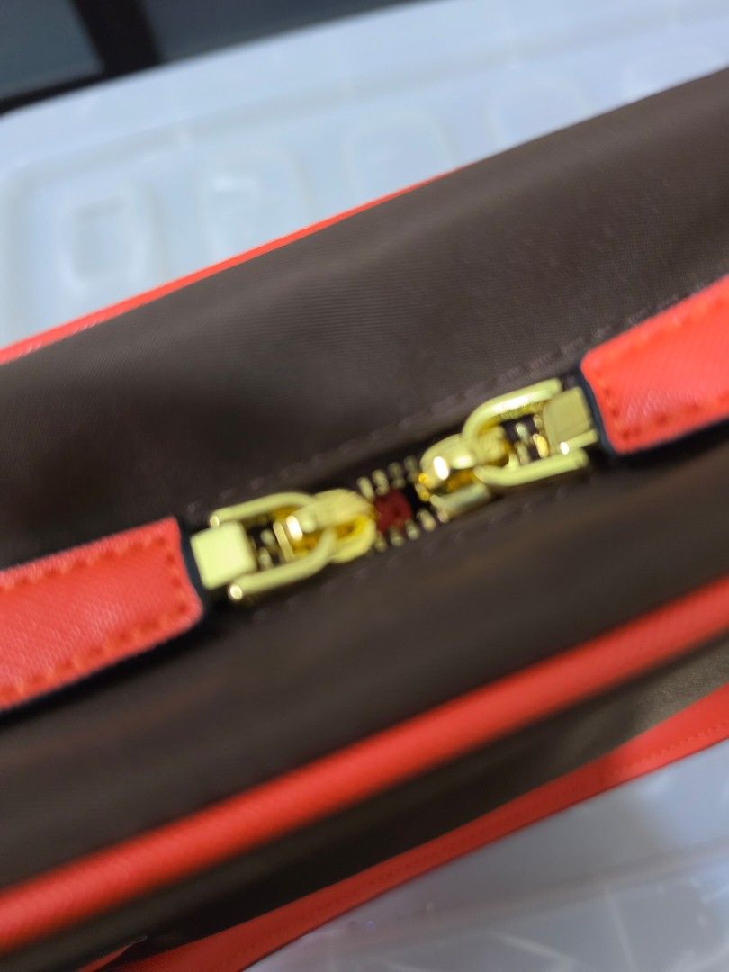 PRD Nylon Bag (Category: Cross-body Bags) located in Paranaque City. Submitted by poshaffair28 (Listing ID 1458510280, Image 3). Description: almost new payment via Gcash shipping vialalamove or J&T.