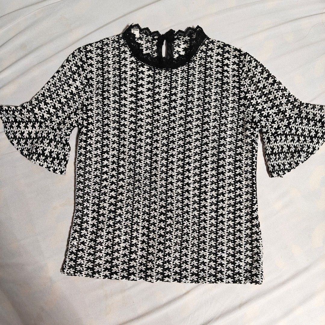 Puff bell sleeve office blouse (Category: Blouses) located in Santa Rosa. Submitted by fordahunt (Listing ID 1458630205, Image 1). Description: Size: Small to semi Med CREATE YOUR OWN BUNDLE 4pcs for P500.