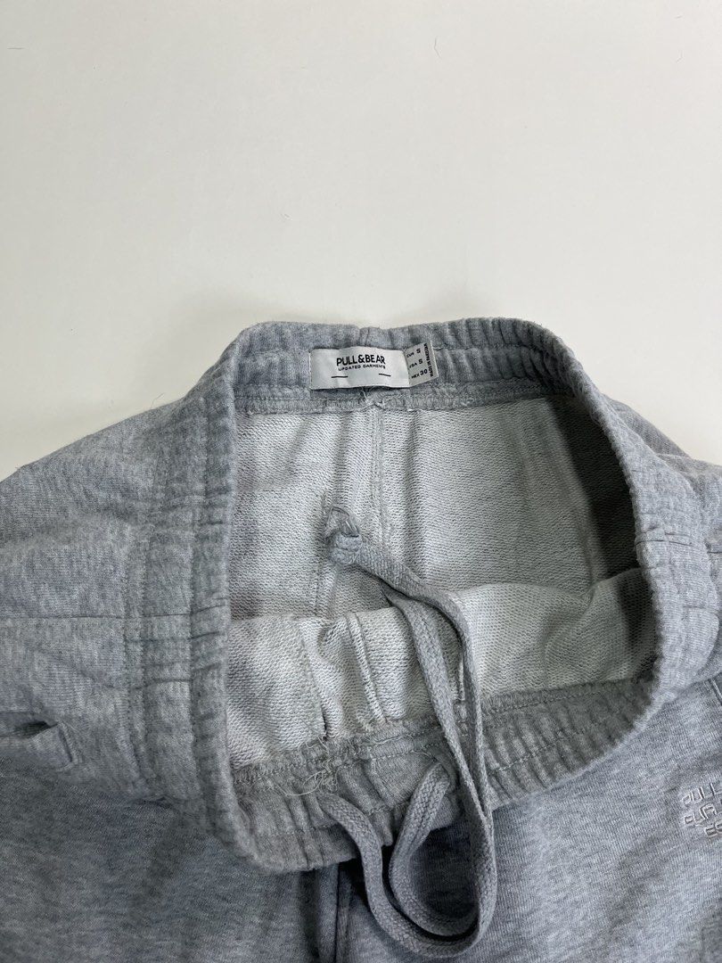 Pull & Bear Shorts (Category: Shorts) located in Makati City. Submitted by ufcknwthbst (Listing ID 1458588876, Image 3). Description: 20 inch length 9.5/10 condition No issue.