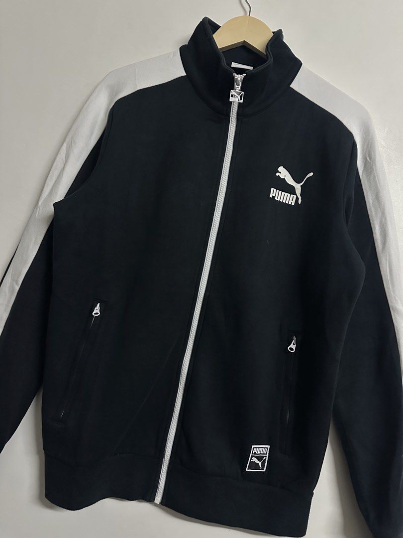 Puma T7 Track '68 Jacket Black White Size L (Category: Coats, Jackets and Outerwear) located in Mandaluyong City. Submitted by nielc02 (Listing ID 1458673587, Image 2). Description: - Classic Puma T7 track jacket - Color: Black with white sleeve stripes - Features: Full zip closure, pockets - Iconic Puma logo detail - Size: Large (L) Dimes: W22 x L29 - Faithful replication of the original T7 design.
