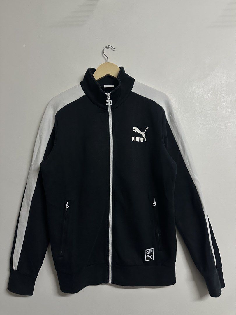 Puma T7 Track '68 Jacket Black White Size L (Category: Coats, Jackets and Outerwear) located in Mandaluyong City. Submitted by nielc02 (Listing ID 1458673587, Image 1). Description: - Classic Puma T7 track jacket - Color: Black with white sleeve stripes - Features: Full zip closure, pockets - Iconic Puma logo detail - Size: Large (L) Dimes: W22 x L29 - Faithful replication of the original T7 design.